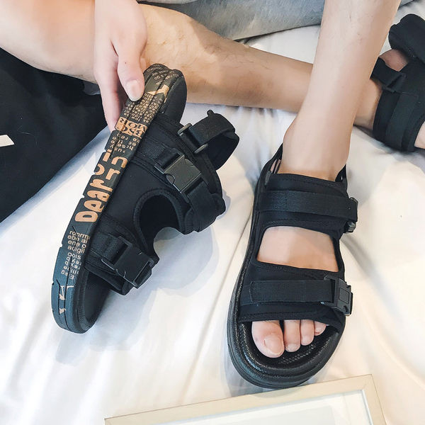 Jauns vasaras tekstila sandaļu modelis ar plastmasas aizdarēm