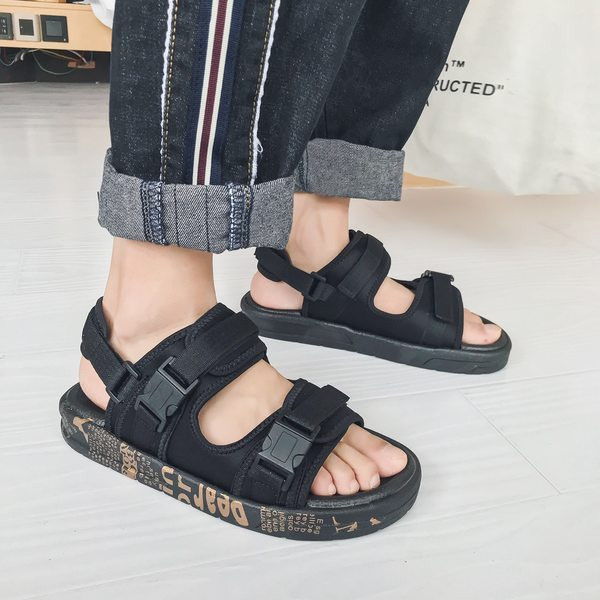 Jauns vasaras tekstila sandaļu modelis ar plastmasas aizdarēm