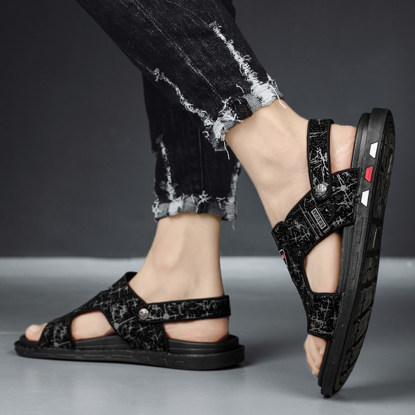 Vīriešu sandales ar emblēmu un metāla elementu