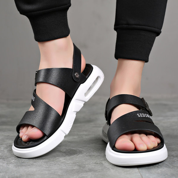 Vabaajakirjaga ja õhukambriga meeste sandaalid