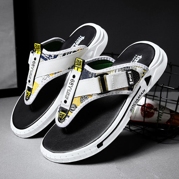 Ανδρικές σαγιονάρες  με επιγραφή και απλικέ