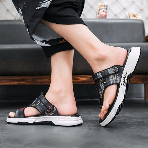 Ανδρικά casual σανδάλια με επιγραφή και μεταλλικό στοιχείο