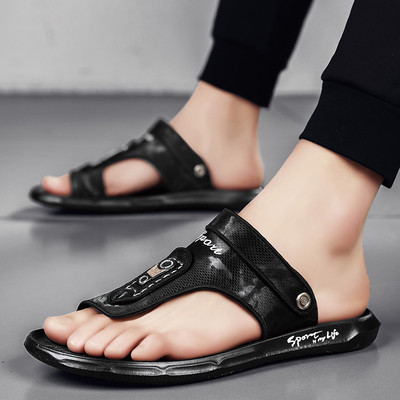 Ανδρικά σανδάλια ανάμεσα στο δάχτυλο με επιγραφή και επίπεδη σόλα