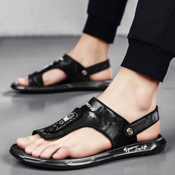 Ανδρικά σανδάλια ανάμεσα στο δάχτυλο με επιγραφή και επίπεδη σόλα