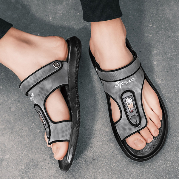 Ανδρικά σανδάλια ανάμεσα στο δάχτυλο με επιγραφή και επίπεδη σόλα