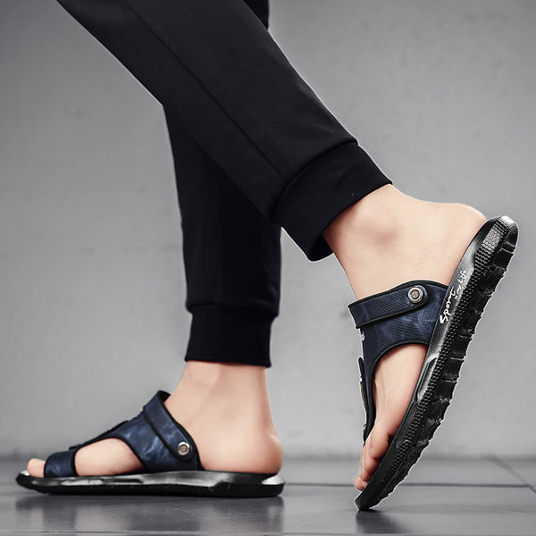 Ανδρικά σανδάλια ανάμεσα στο δάχτυλο με επιγραφή και επίπεδη σόλα