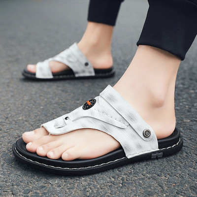 Ανδρικά έκο δερμάτινα σανδάλια με έμβλημα