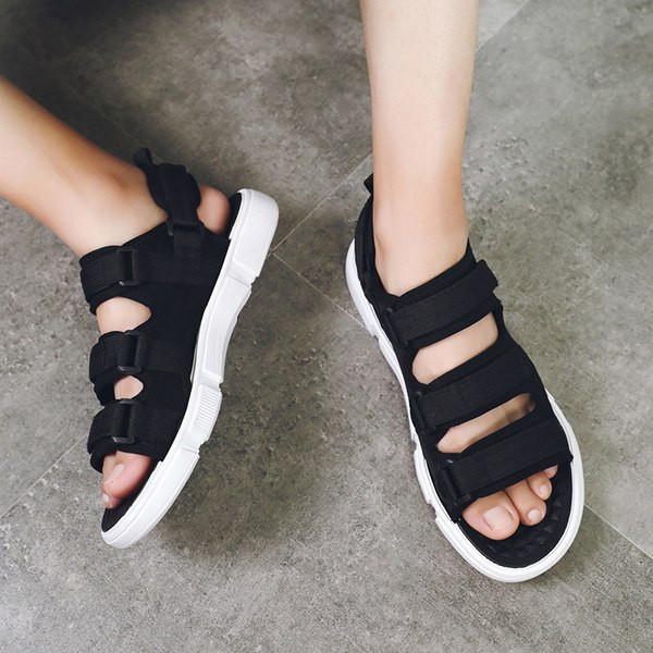 Férfi textil szandál tépőzárral és felirattal a talpán