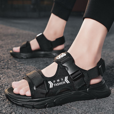 Vīriešu sandales ar plastmasas aizdari un uzrakstu