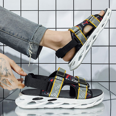 Férfi nyári szandál színes pántokkal