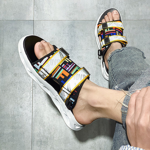 Férfi nyári szandál színes pántokkal