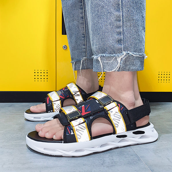 Férfi nyári szandál színes pántokkal