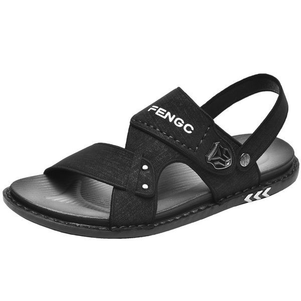 Vīriešu sandales ar uzrakstu un metāla apdari