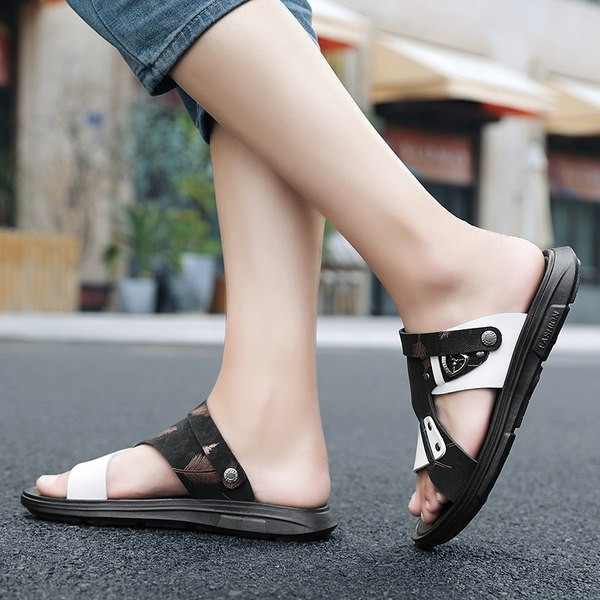 Ανδρικά σανδάλια με δερμάτινα λουράκια και τρουξ