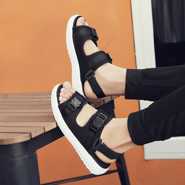 Fekete, lapos talpú férfi szandál