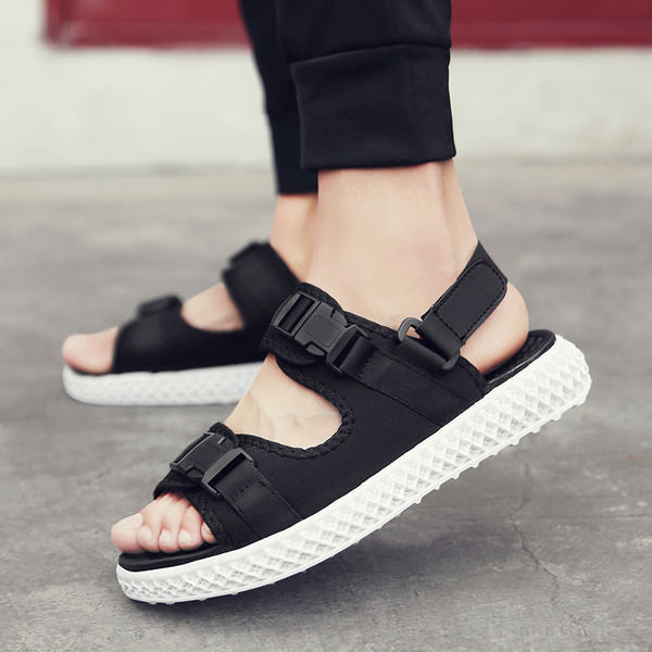 Fekete, lapos talpú férfi szandál