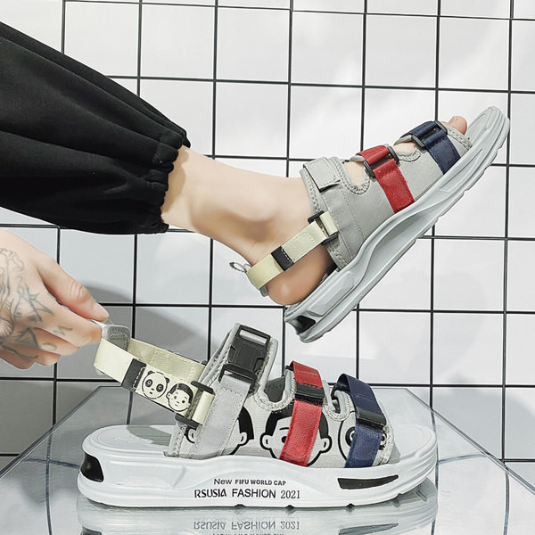 Vīriešu sandales ar plastmasas aizdarēm