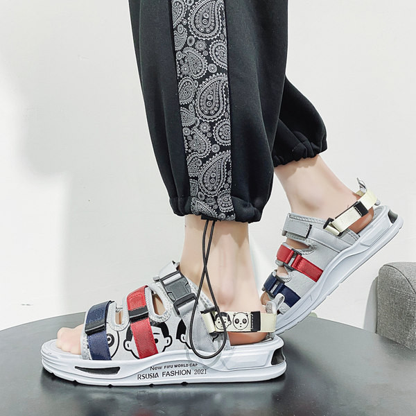 Vīriešu sandales ar plastmasas aizdarēm