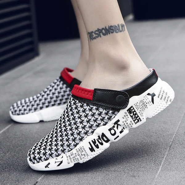 Jauns slēgto tekstila sandaļu modelis ar uzrakstu vīriešiem