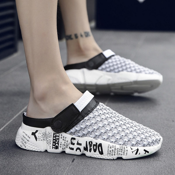 Jauns slēgto tekstila sandaļu modelis ar uzrakstu vīriešiem