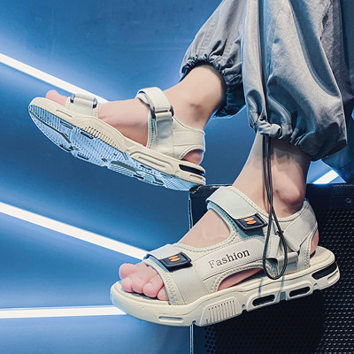 Ikdienas vīriešu sandales ar ielāpiem un plakanu zoli