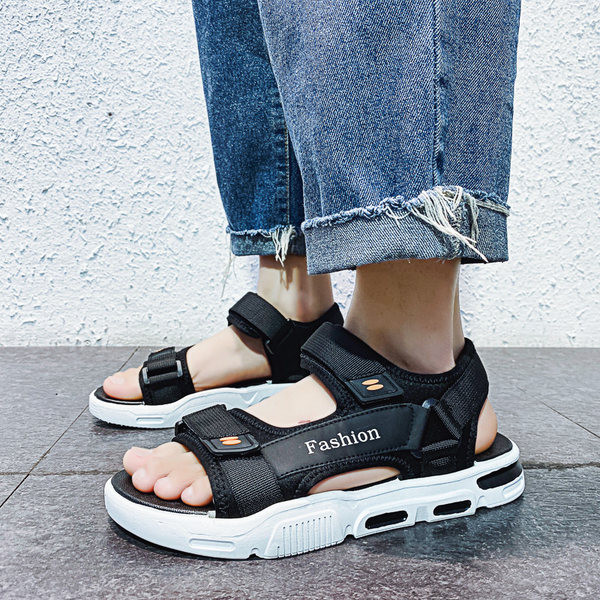 Ikdienas vīriešu sandales ar ielāpiem un plakanu zoli