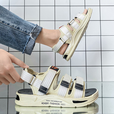 Vīriešu plakanas sandales un tekstila ielāpi