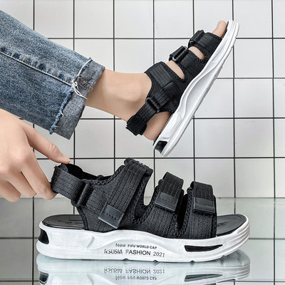 Vīriešu plakanas sandales un tekstila ielāpi