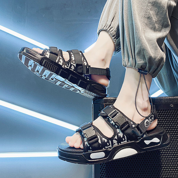 Vasaras vīriešu sandales ar plakanām zolēm un tekstila lencēm