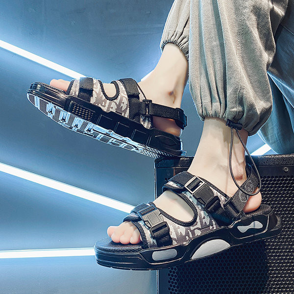 Vasaras vīriešu sandales ar plakanām zolēm un tekstila lencēm