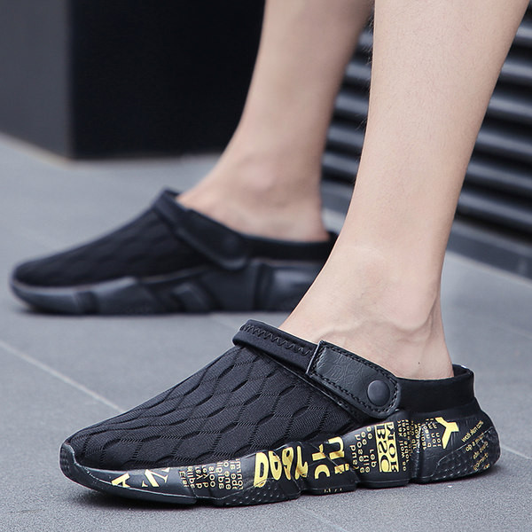 Jauns vīriešu slēgto sandaļu modelis ar uzrakstu