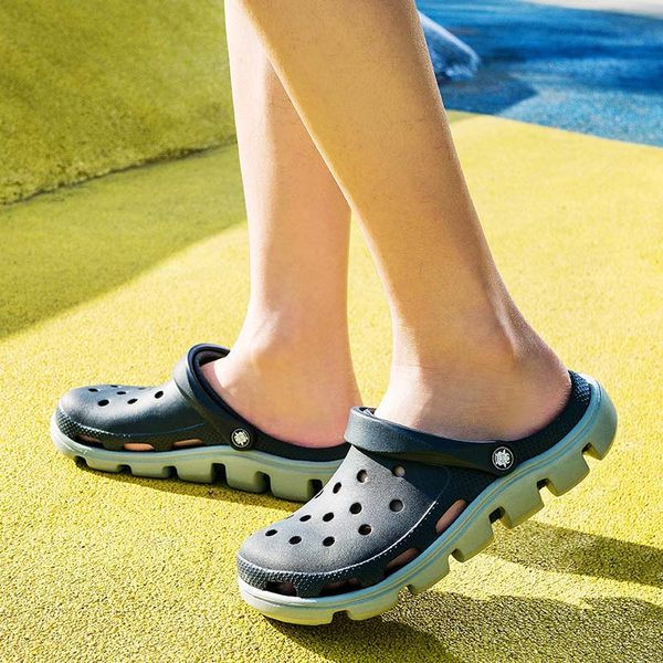 Vasaras gumijas kroksi vīriešiem
