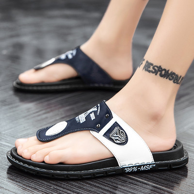 Vīriešu čības ar emblēmu un metāla apdari