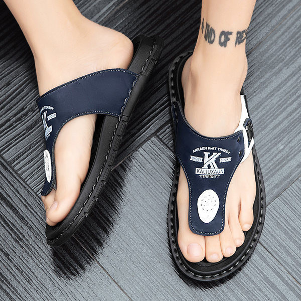 Vīriešu čības ar emblēmu un metāla apdari