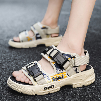 Ανδρικά σανδάλια με τραχιά σόλα και απλικέ