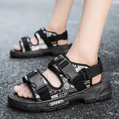 Ανδρικά σανδάλια με τραχιά σόλα και απλικέ