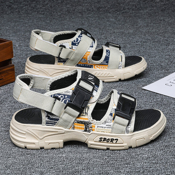 Ανδρικά σανδάλια με τραχιά σόλα και απλικέ