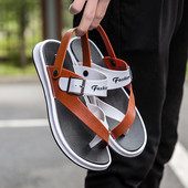 Férfi szandál fém csattal és felirattal