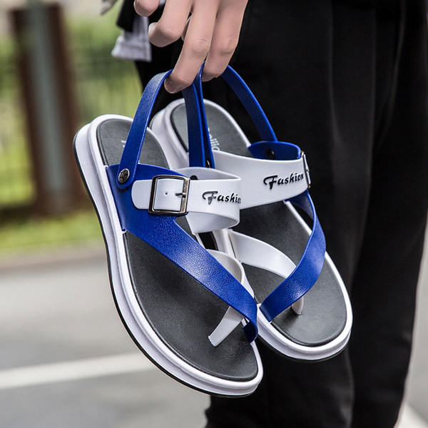 Férfi szandál fém csattal és felirattal