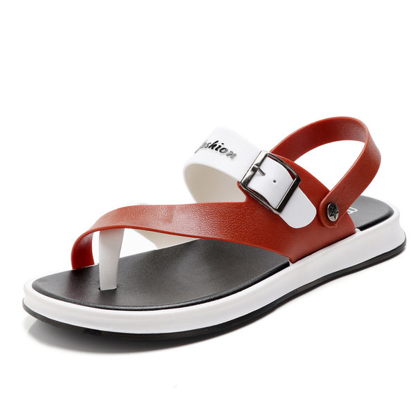 Férfi szandál fém csattal és felirattal