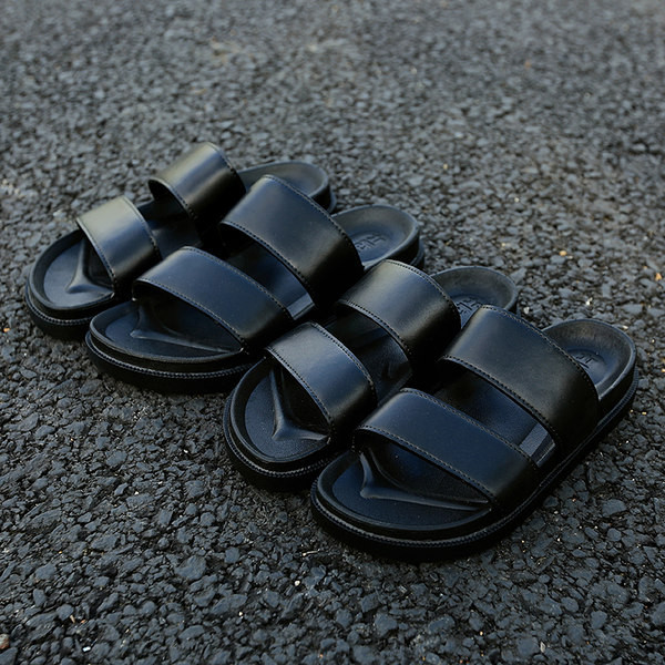 Vyriškos šlepetės su odiniais dirželiais ir lygiu padu