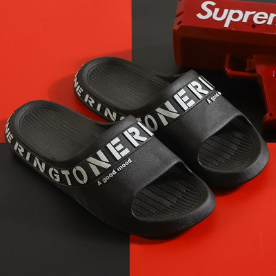 Mindennapi használatra alkalmas, feliratos férfi gumipapucs