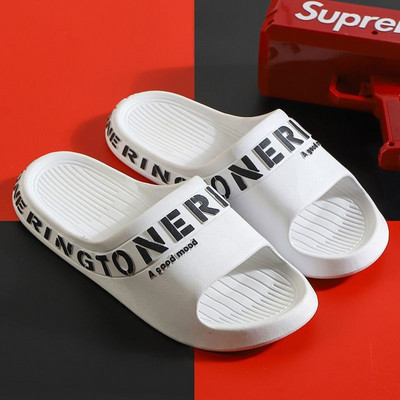 Mindennapi használatra alkalmas, feliratos férfi gumipapucs