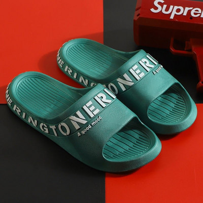 Mindennapi használatra alkalmas, feliratos férfi gumipapucs