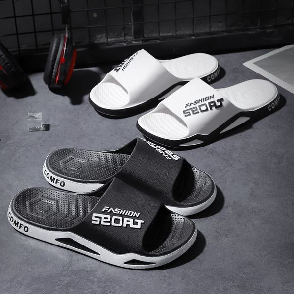 Mindennapi használatra alkalmas, feliratos férfi gumipapucs