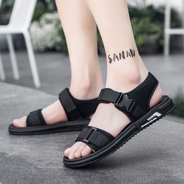 Ikdienas vīriešu sandales ar plastmasas aizdari