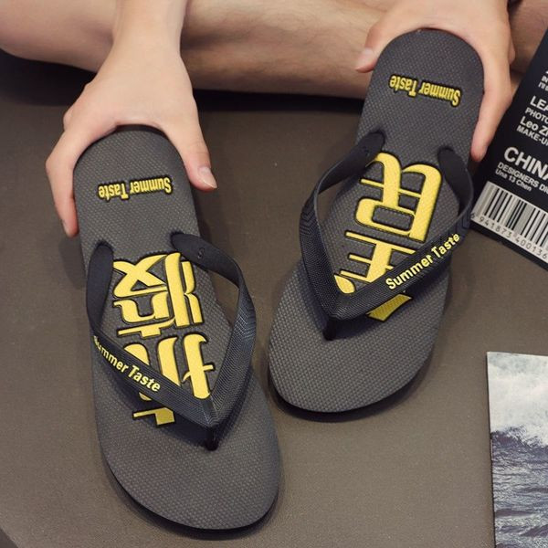 Vīriešu ikdienas gumijas flip-flops ar uzrakstu
