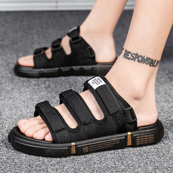 Vīriešu vasaras sandales ar plakanām zolēm un tekstila ielāpiem