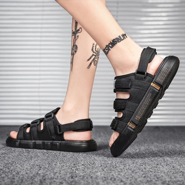 Vīriešu vasaras sandales ar plakanām zolēm un tekstila ielāpiem