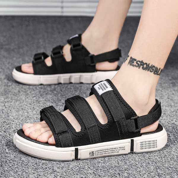 Vīriešu vasaras sandales ar plakanām zolēm un tekstila ielāpiem